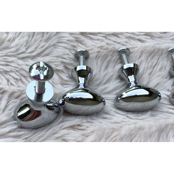 NEW Set of 5 double plated oval shaped cabinet knobs in satin
nickel finish - Picture 14 of 16